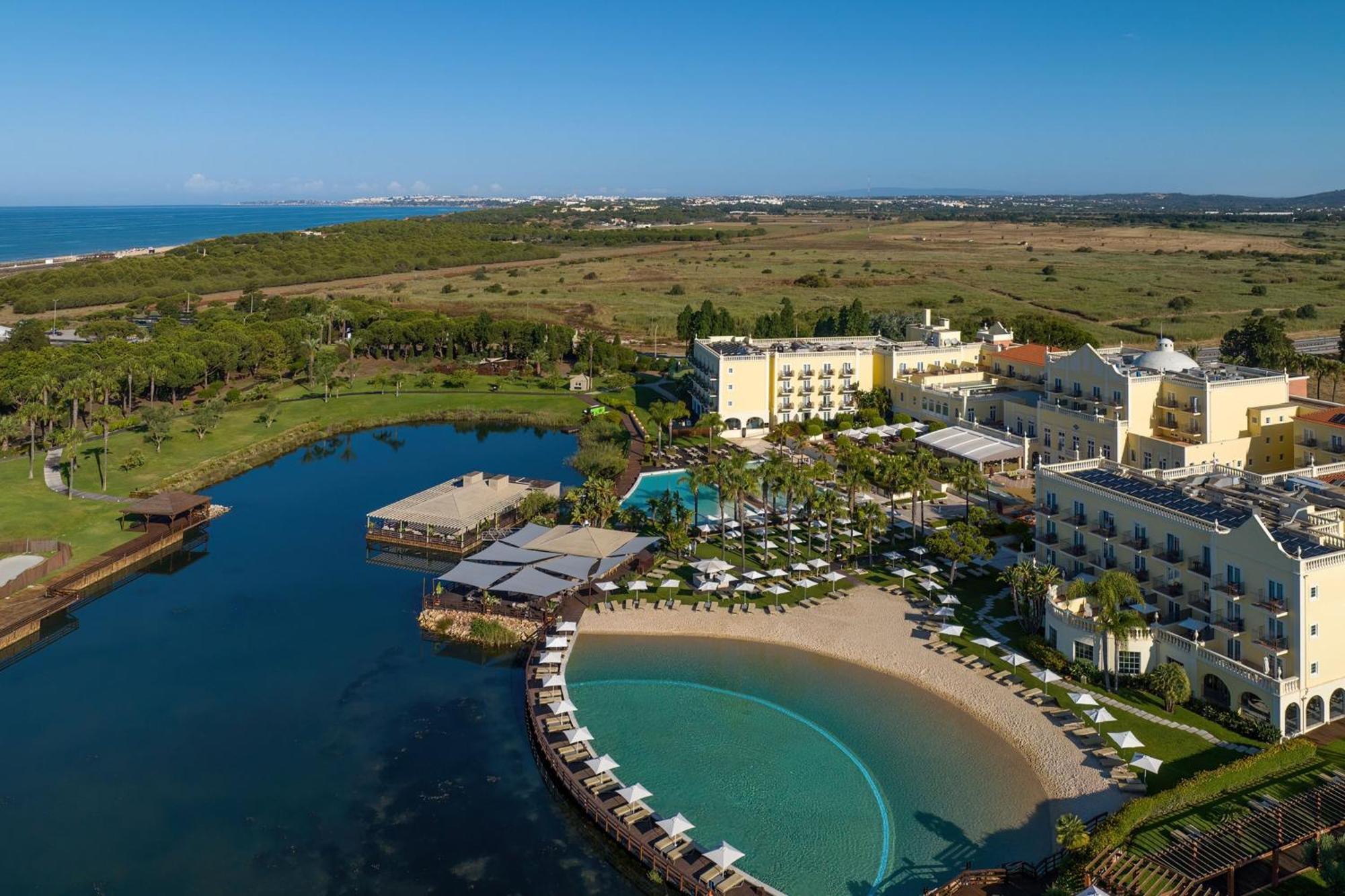 וילהמורה Domes Lake Algarve, Autograph Collection מראה חיצוני תמונה Aerial view of the resort