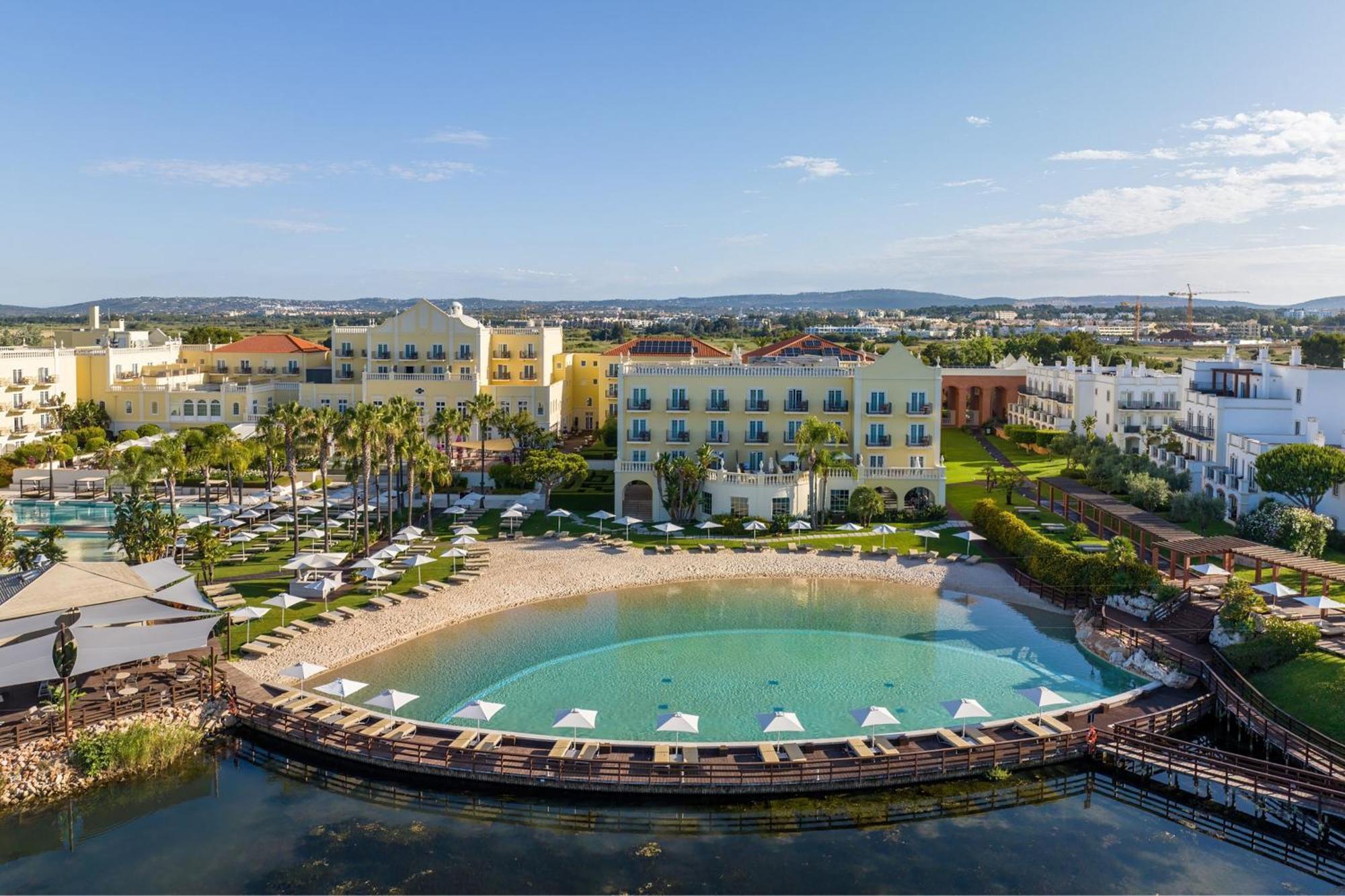 וילהמורה Domes Lake Algarve, Autograph Collection מראה חיצוני תמונה Aerial view of the hotel