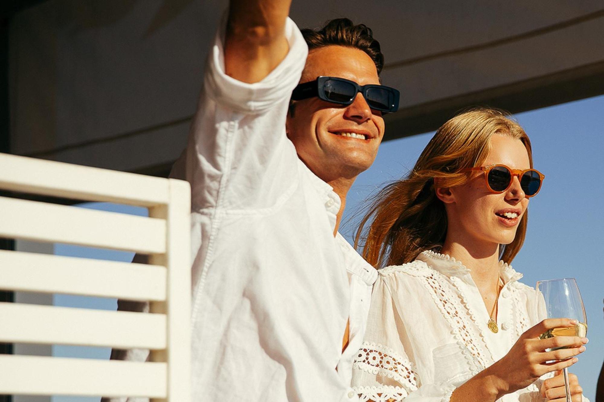 וילהמורה Domes Lake Algarve, Autograph Collection מראה חיצוני תמונה A couple wearing sunglasses