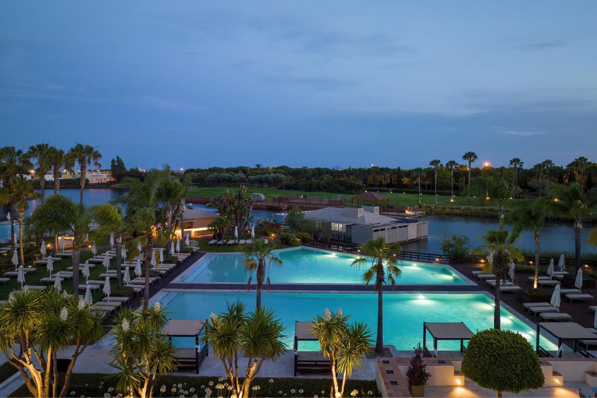 וילהמורה Domes Lake Algarve, Autograph Collection מראה חיצוני תמונה The resort's main pool