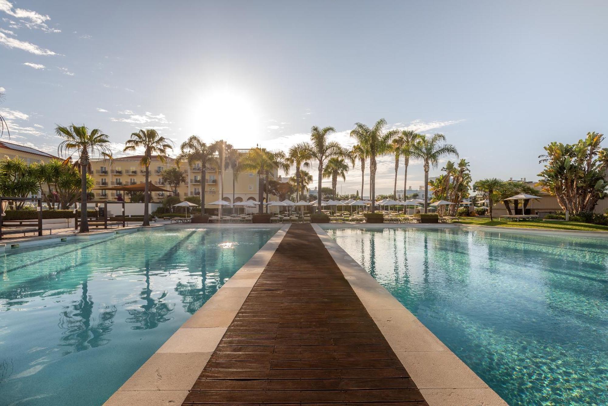 וילהמורה Domes Lake Algarve, Autograph Collection מראה חיצוני תמונה The swimming pool at the resort
