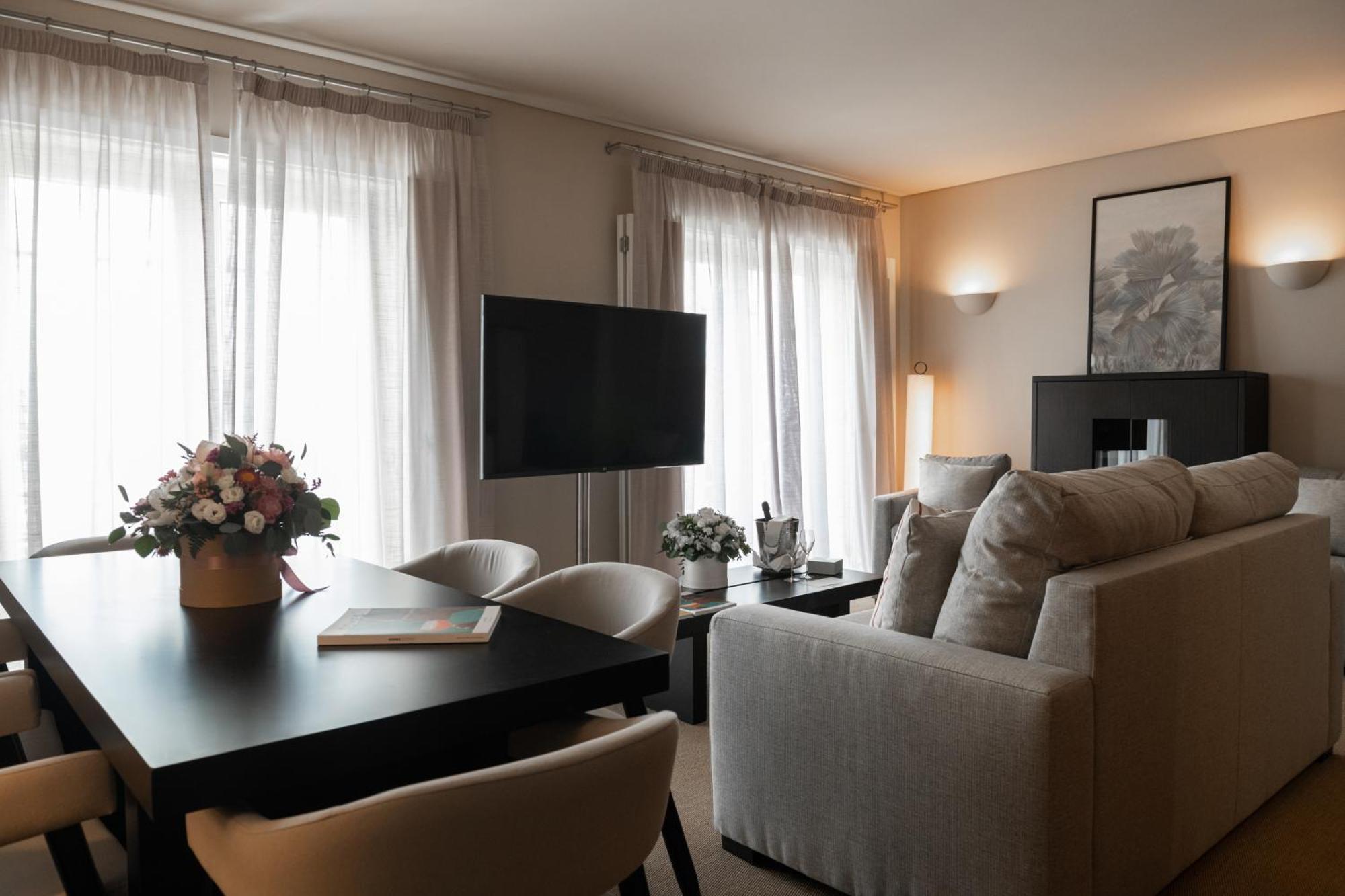 וילהמורה Domes Lake Algarve, Autograph Collection מראה חיצוני תמונה A living room in a serviced apartment in Madrid, Spain